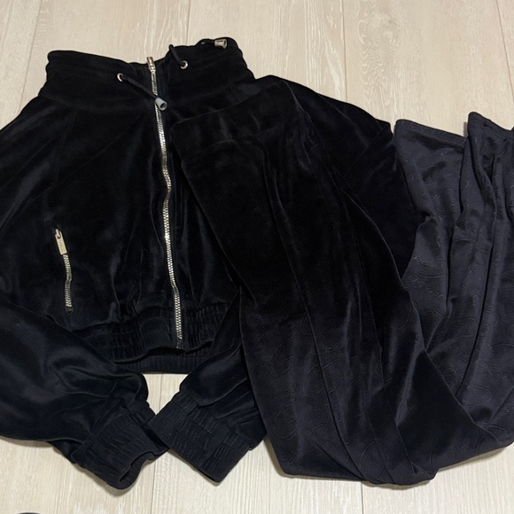 Guess Y2K Black Velour Jacket And Pants Tracksuit Set - Picture 2 of 15